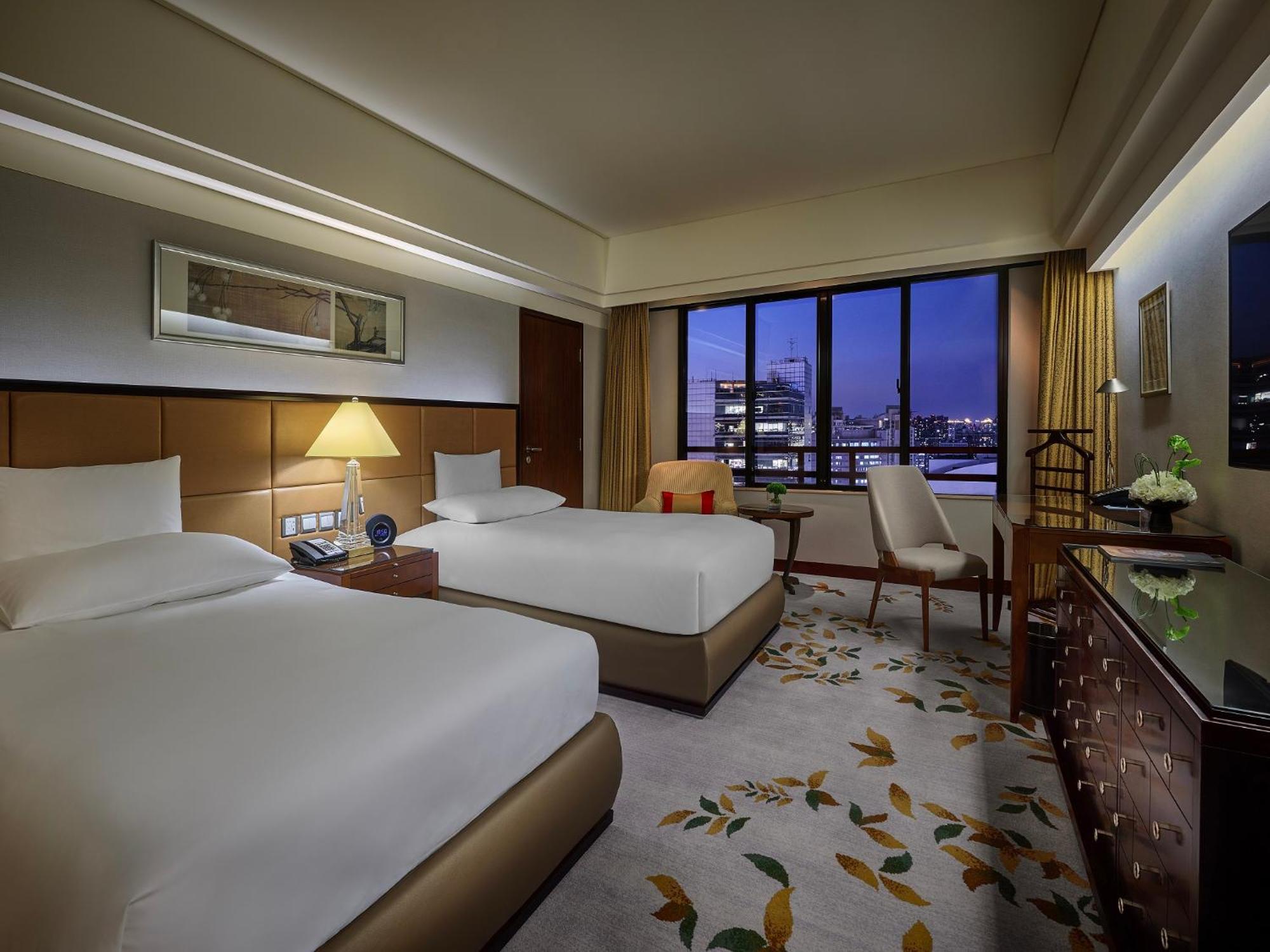 HOTEL PORTMAN RITZ-CARLTON SHANGHAI | CHINA | SEASON DEALS FROM $164